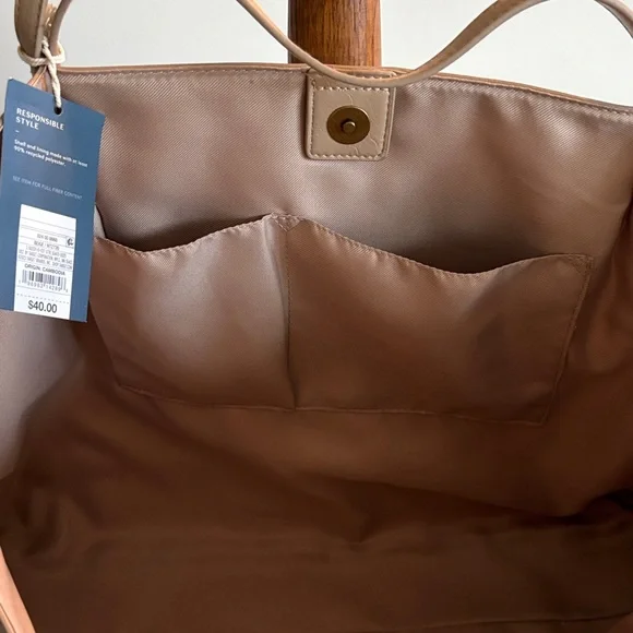 Universal Thread Faux Fur/Sherpa Cream Weekender Bag NWT - Picture 5 of 16